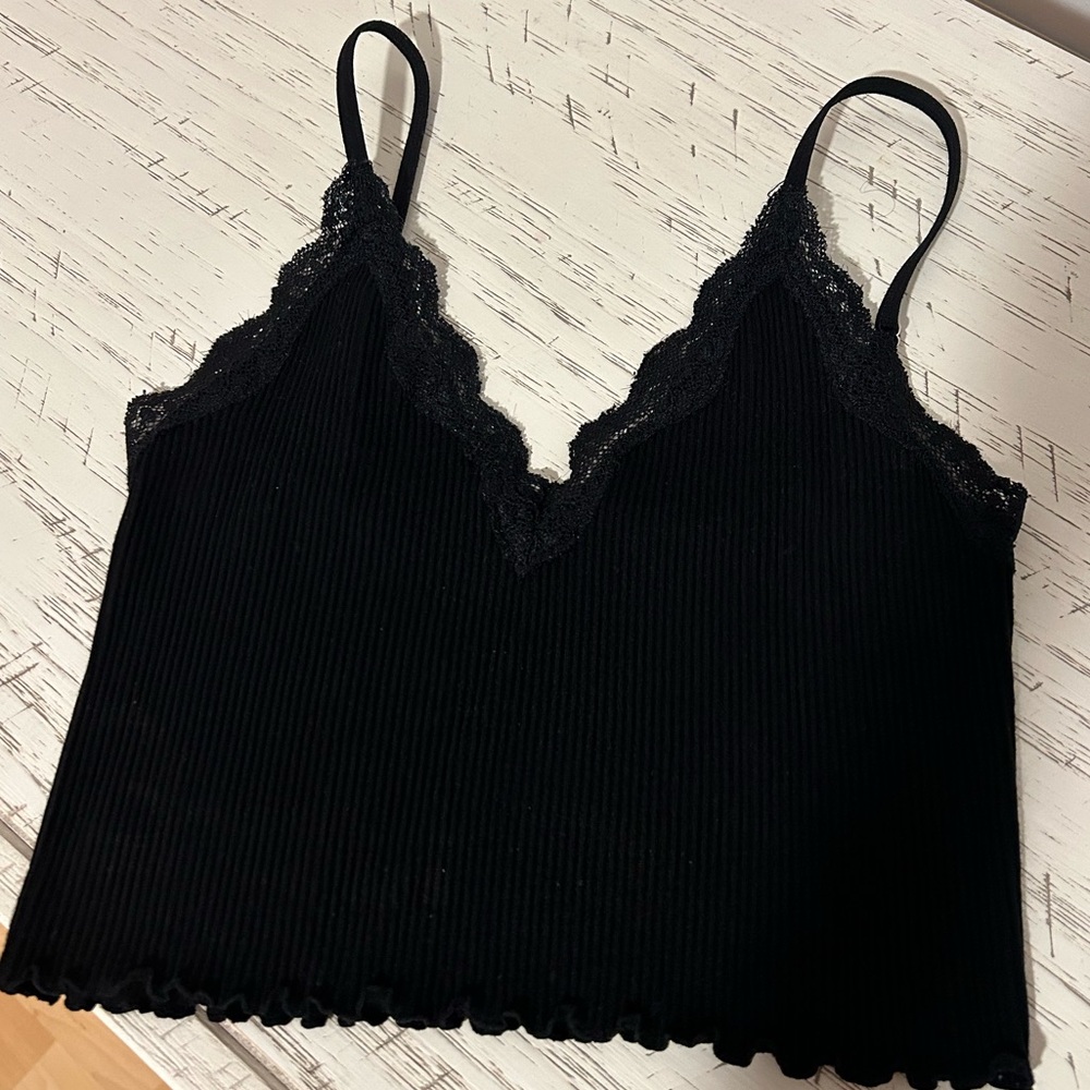 Cute black lace trim cami crop top!!🖤
